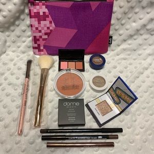 NEW! Eye & Cheek Bundle w/cosmetic bag & 2 Brushes